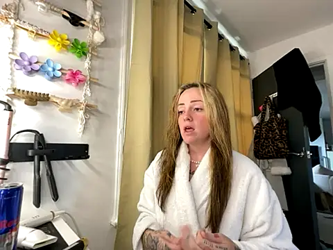 Snapshot of SofiaaBlackk chatting on 10/23/25, 11:31 SofiaaBlackk online show from 10/23/25, 11:31