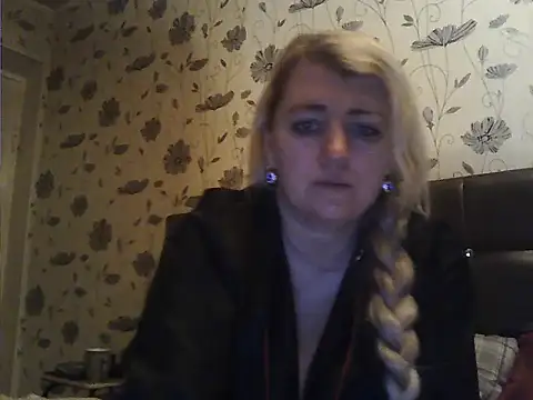 SmileCamille online show from 12/01/25, 01:27