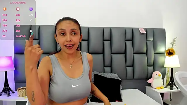 valeriasweet  online show from 11/22/25, 04:17