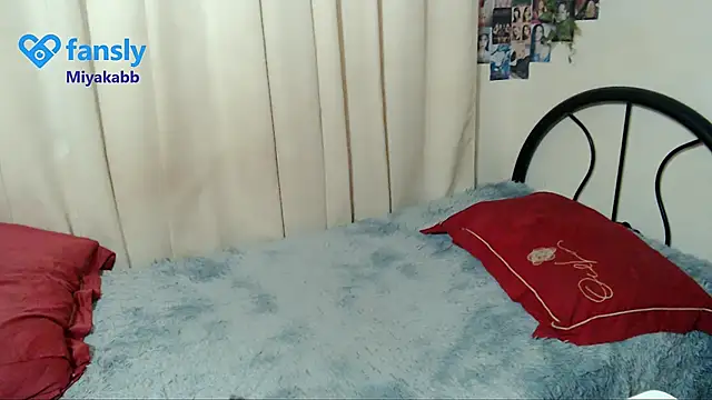 Snapshot of chakababe chatting on 12/17/25, 11:44 chakababe online show from 12/17/25, 11:44