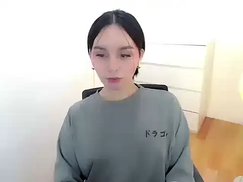 holly tabby online show from 09/08/25, 08:08