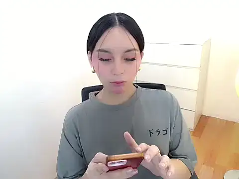 holly tabby online show from 09/11/25, 08:31