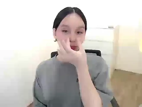 holly tabby online show from 10/17/25, 07:05