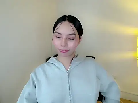 holly tabby online show from 05/24/26, 07:52
