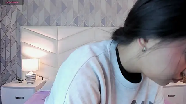 victoria   jonnes online show from 09/17/25, 12:51