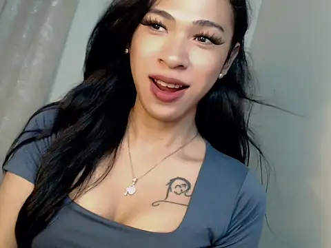 Snapshot of Annaloula chatting on 01/12/26, 08:47 Annaloula online show from 01/12/26, 08:47