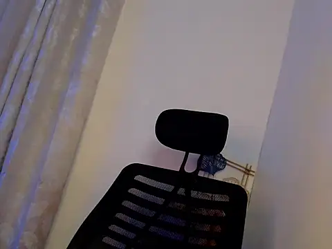 Snapshot of Annaloula chatting on 01/15/26, 02:10 Annaloula online show from 01/15/26, 02:10