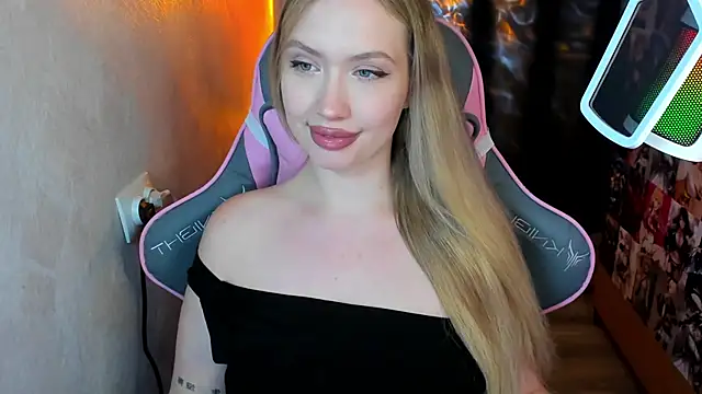 NicoleRiccii online show from 11/04/25, 02:38