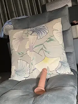 meiiijr55 online show from 10/28/25, 05:04