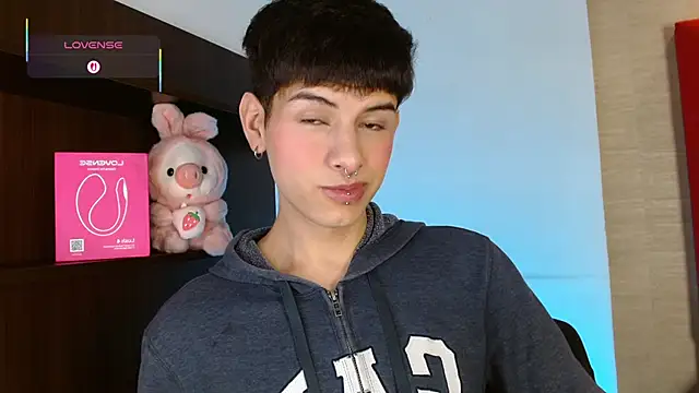 Ezra Storm online show from 11/17/25, 05:02