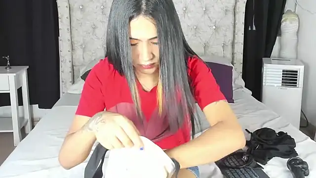 Snapshot of aleja_spearsx chatting on 06/17/26, 12:07 aleja spearsx online show from 06/17/26, 12:07