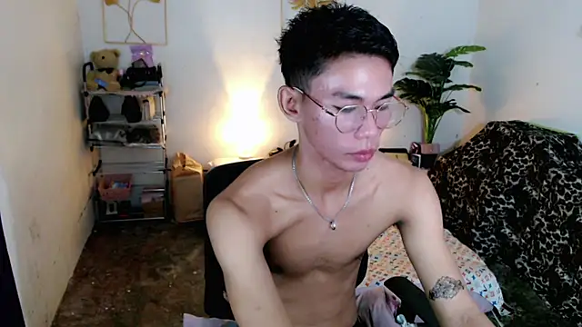 Snapshot of naughty_rence chatting on 11/15/25, 05:38 naughty rence online show from 11/15/25, 05:38