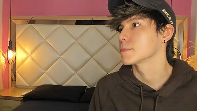 Daphne And Roger online show from 09/18/25, 11:34