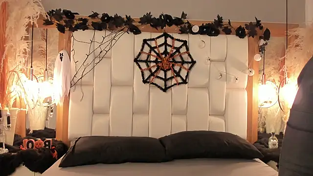 Daphne And Roger online show from 10/18/25, 11:33