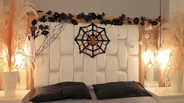 Daphne And Roger online show from 10/29/25, 11:23