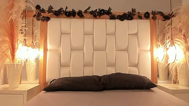 Daphne And Roger online show from 11/01/25, 01:02