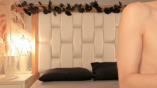 Daphne And Roger online show from 12/02/25, 11:15