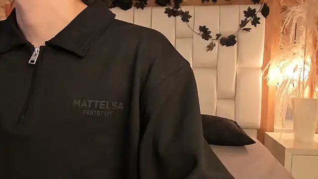 Daphne And Roger online show from 12/18/25, 11:05