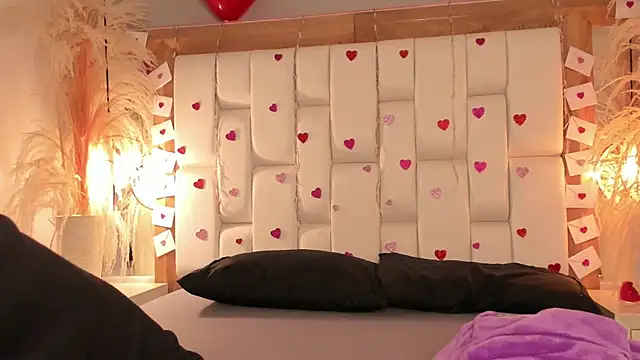 Daphne And Roger online show from 02/16/26, 11:06