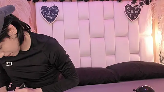 Daphne And Roger online show from 04/16/26, 11:22