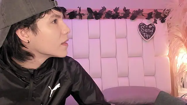 Daphne And Roger online show from 04/18/26, 11:14