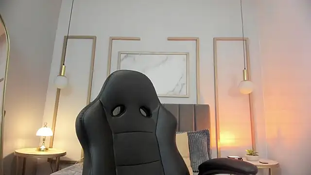 ivy collins  online show from 04/19/26, 09:06