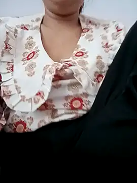 Snapshot of Yoo_j chatting on 11/07/25, 02:11 Yoo j online show from 11/07/25, 02:11