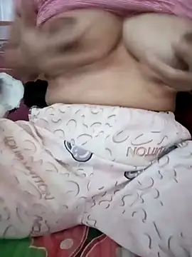 Snapshot of Yoo_j chatting on 11/13/25, 12:42 Yoo j online show from 11/13/25, 12:42