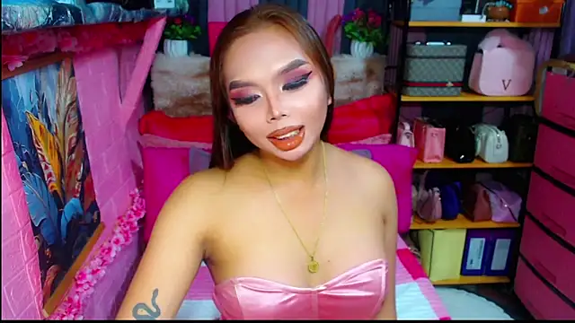 Snapshot of MoniqueCeleste chatting on 10/08/25, 04:48 MoniqueCeleste online show from 10/08/25, 04:48