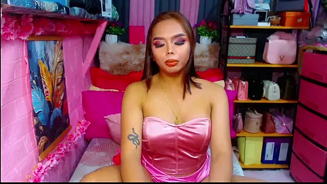 Snapshot of MoniqueCeleste chatting on 10/12/25, 05:56 MoniqueCeleste online show from 10/12/25, 05:56