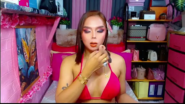 Snapshot of MoniqueCeleste chatting on 10/14/25, 01:28 MoniqueCeleste online show from 10/14/25, 01:28