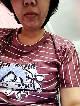 LuxiLuxi18x online show from 11/11/25, 12:16