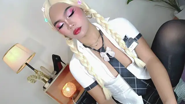 miyaa Moore online show from 11/17/25, 05:30