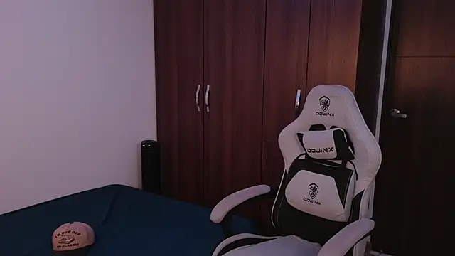 domsantiago  online show from 09/23/25, 01:30