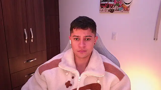 domsantiago  online show from 10/19/25, 04:57