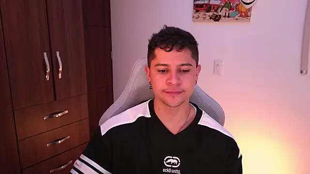 domsantiago  online show from 10/25/25, 01:24