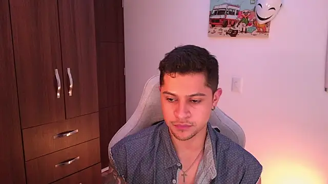 domsantiago  online show from 10/31/25, 01:39