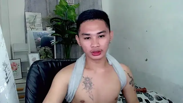 Snapshot of asianhardcock25 chatting on 09/11/25, 10:48 asianhardcock25 online show from 09/11/25, 10:48