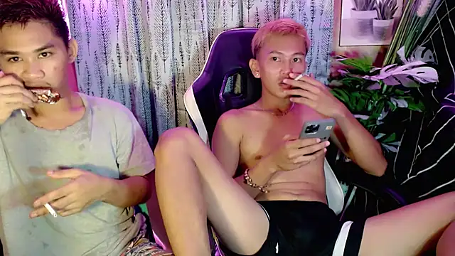 Snapshot of asianhardcock25 chatting on 10/21/25, 10:49 asianhardcock25 online show from 10/21/25, 10:49
