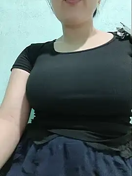 Snapshot of Shiny_Babe chatting on 07/22/26, 03:04 Shiny Babe online show from 07/22/26, 03:04