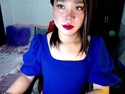 Urassiansweetcummer online show from 09/11/25, 12:22