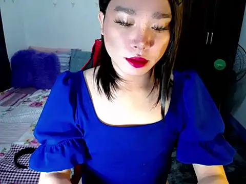 Urassiansweetcummer online show from 09/12/25, 12:44