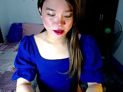 Urassiansweetcummer online show from 10/13/25, 02:22