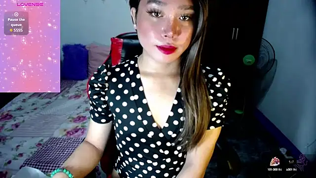 Urassiansweetcummer online show from 10/17/25, 02:04