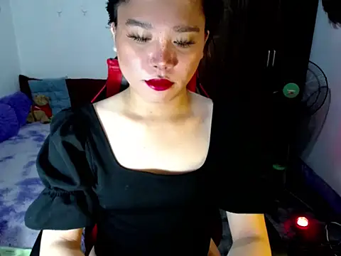Urassiansweetcummer online show from 05/12/26, 12:13