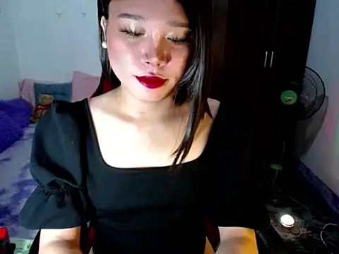 Urassiansweetcummer online show from 05/23/26, 02:17