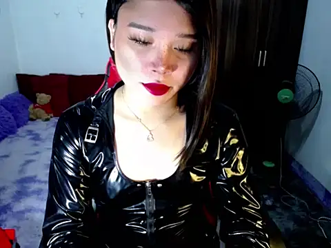 Snapshot of Urassiansweetcummer chatting on 06/30/26, 11:28 Urassiansweetcummer online show from 06/30/26, 11:28