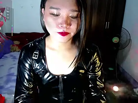 Snapshot of Urassiansweetcummer chatting on 07/23/26, 01:52 Urassiansweetcummer online show from 07/23/26, 01:52