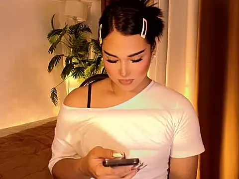 Snapshot of magnificent_kitana chatting on 06/22/26, 05:54 magnificent kitana online show from 06/22/26, 05:54