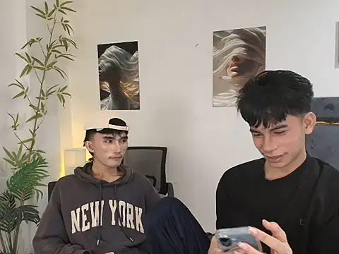 Snapshot of twink_pinoy chatting on 06/25/26, 10:03 twink pinoy online show from 06/25/26, 10:03